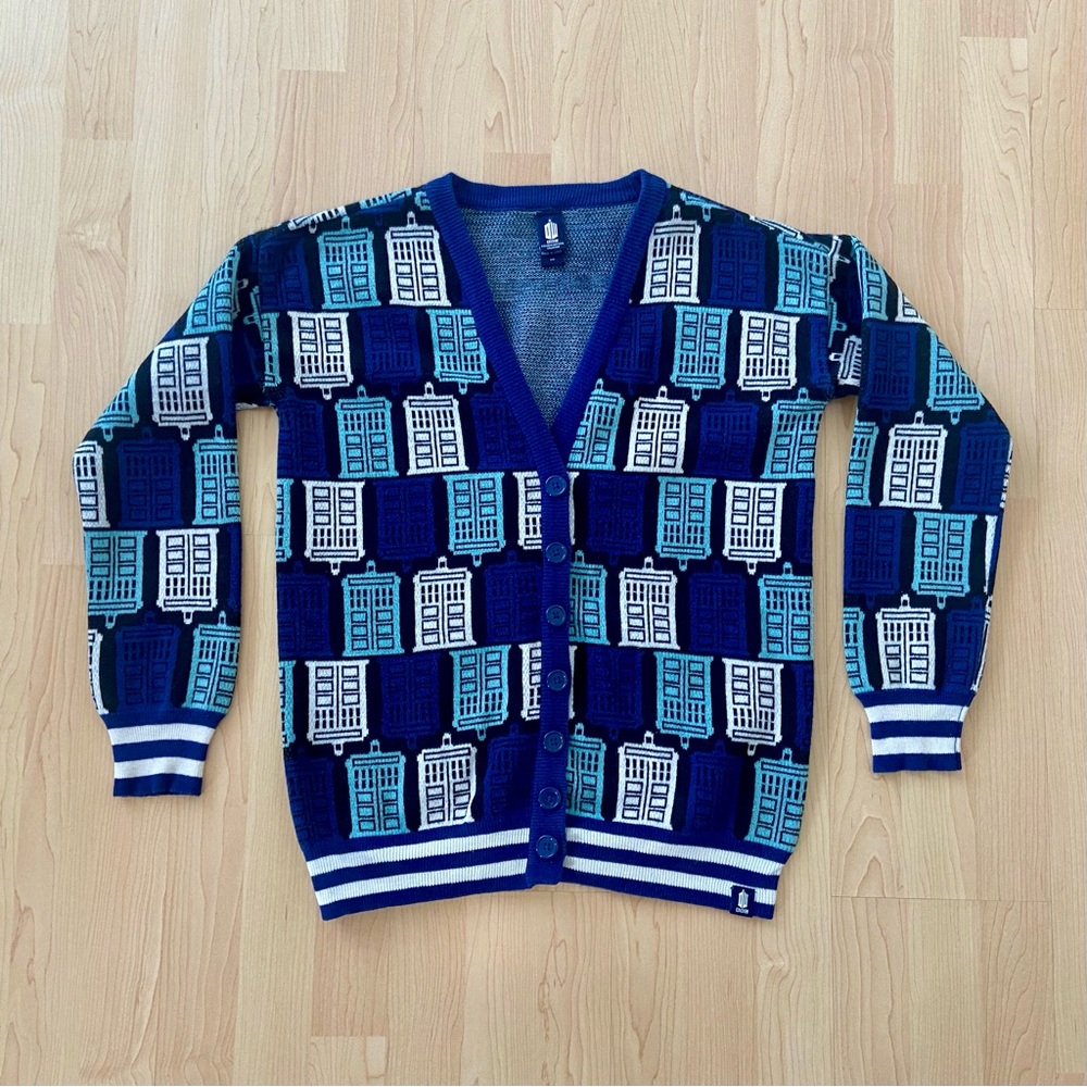 BBC DR WHO Hot Topic Size Medium Cardigan Sweater Tardis Phone Booth Button Up